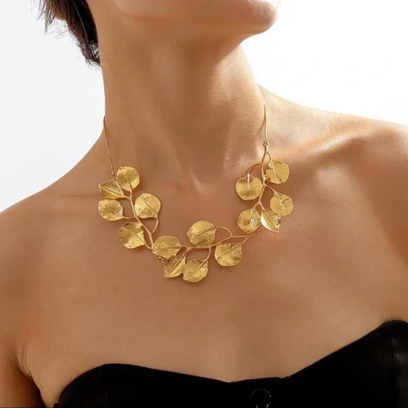 Luxe Leaf Statement Necklace - Picture 1 of 2